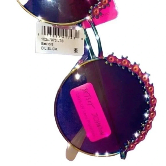 Betsey Johnson Flower Child Round Oil Slick Sunglasses - Picture 4 of 4